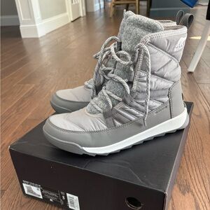 Sorel Whitney II Plus. Lace up boot.